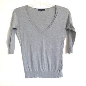 Gap Gray V-Neck Sweater 3/4 Length Sleeves Lightweight Knit Women size Medium